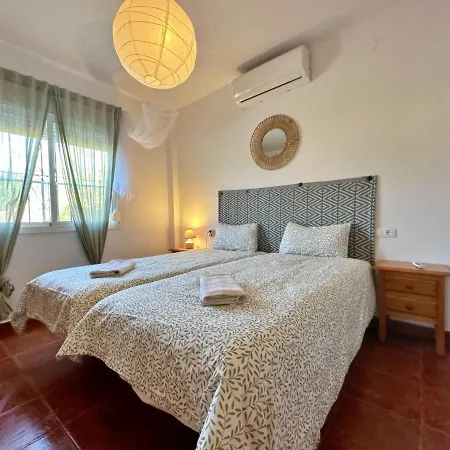 Liviana, Piscina Barbacoa Y Preciosas Vistas Malaga By Andaraholidays Villa